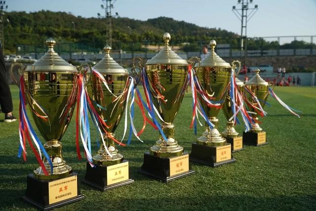 我全都要！水晶宫2年卖3核净赚1亿欧 还捧回来3个首冠